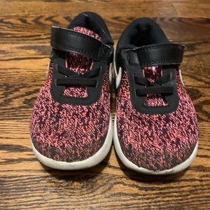 Toddler Nike sneakers. Size 9. Good condition.